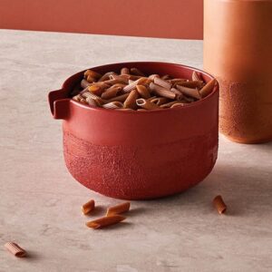 Caesarstone Topus Concrete surface with decorative items, showcasing its fossilized texture.