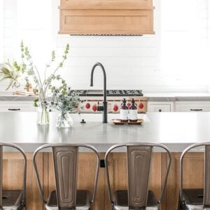 Modern kitchen in London featuring Cambria Clareanne Quartz Worktop with elegant grey veining.