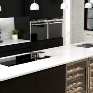 Modern kitchen with CRL Polar White Quartz worktop in a stylish London apartment.