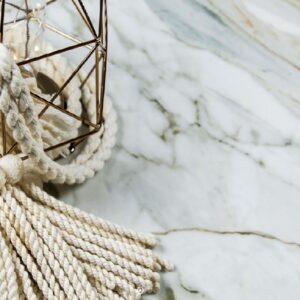 Neolith Calacatta Luxe worktop with decorative rope and lantern