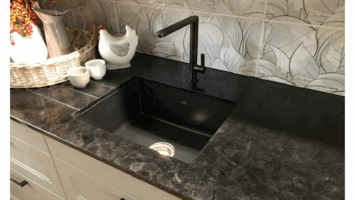 Tiles & Walls Modern kitchen with Magna Glaskeramik Black worktop in Surrey