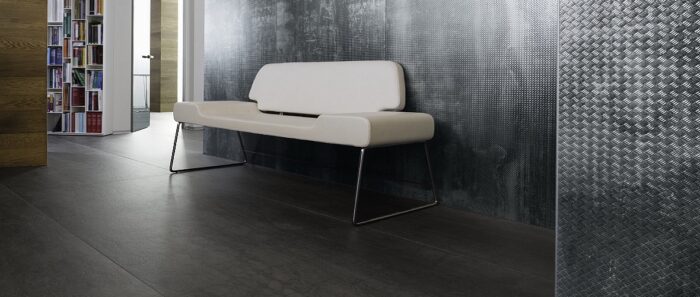Flooring Modern interior with Laminam Pietra Di Savoia Antracite flooring in a stylish setting.