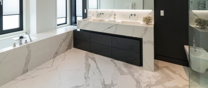 Tiles & Walls Bathroom with Laminam Bianco Statuario Venato surfaces in modern design