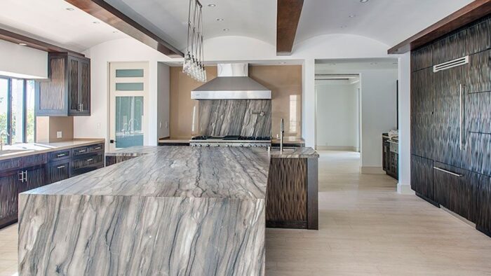 Flooring Modern kitchen featuring Sequoia Brown Quartzite island in London, UK