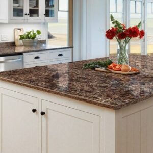 Kitchen with Cambria Hampshire Quartz worktop in a bright setting