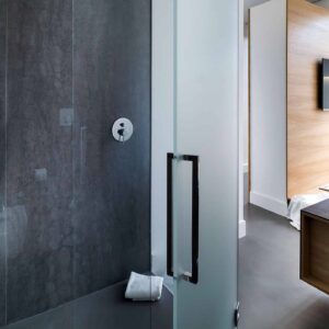 Stylish bathroom featuring Laminam Pietra Di Savoia Grigia wall tiles