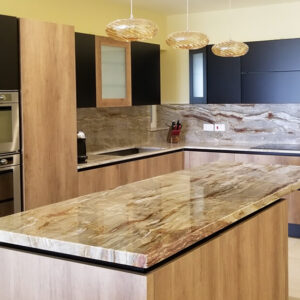 Modern kitchen featuring Nacarado Quartzite worktops in London