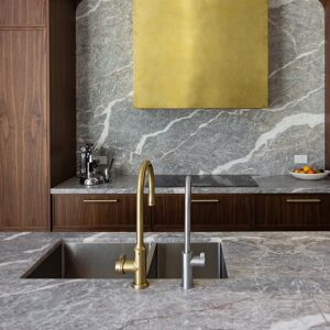 Kitchen interior featuring Fiori Di Pesco marble worktop and backsplash.