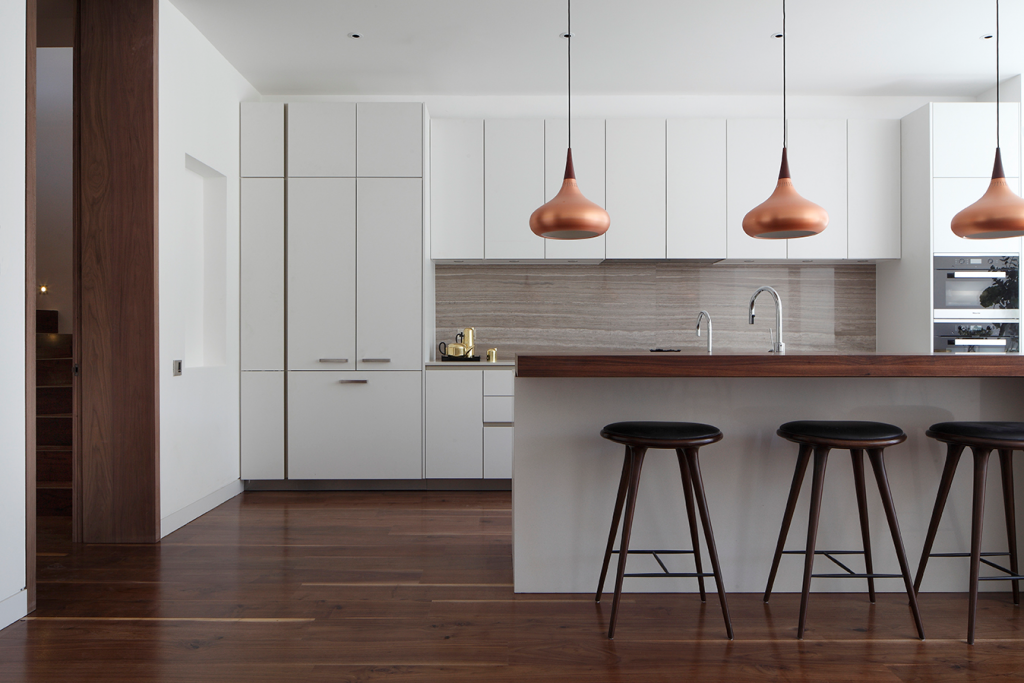 Travertine splashbacks in a contemporary kitchen