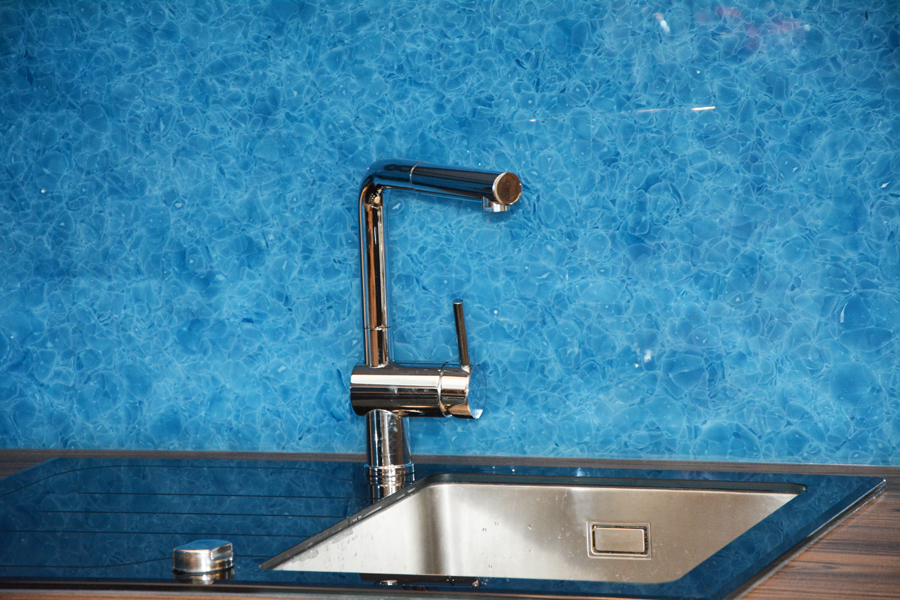 Magna Glasskeramic Ocean Blue worktops and splashback