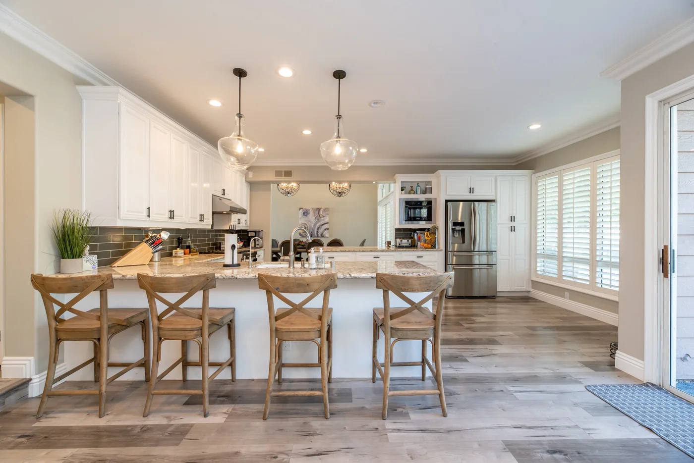 Kitchen breakfast island bar. A white kitchen with an island.